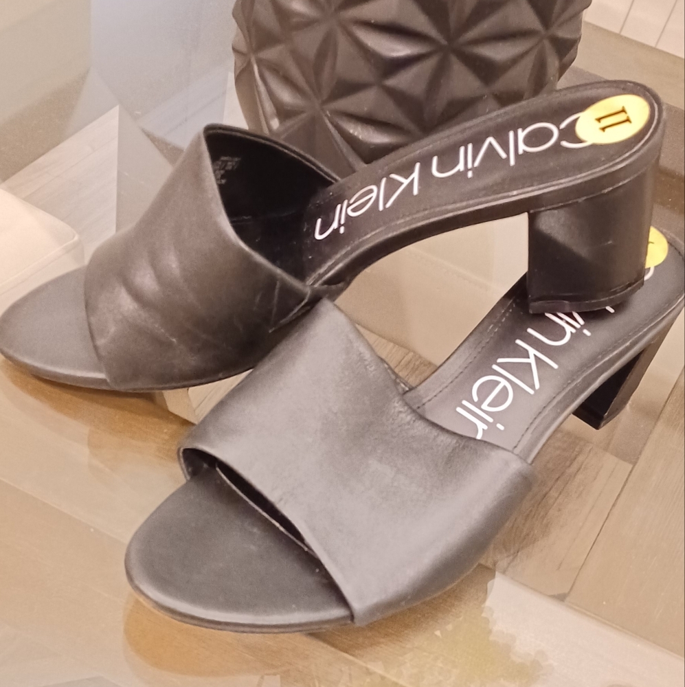 CALVIN KLEIN New low block heels.....NWOT